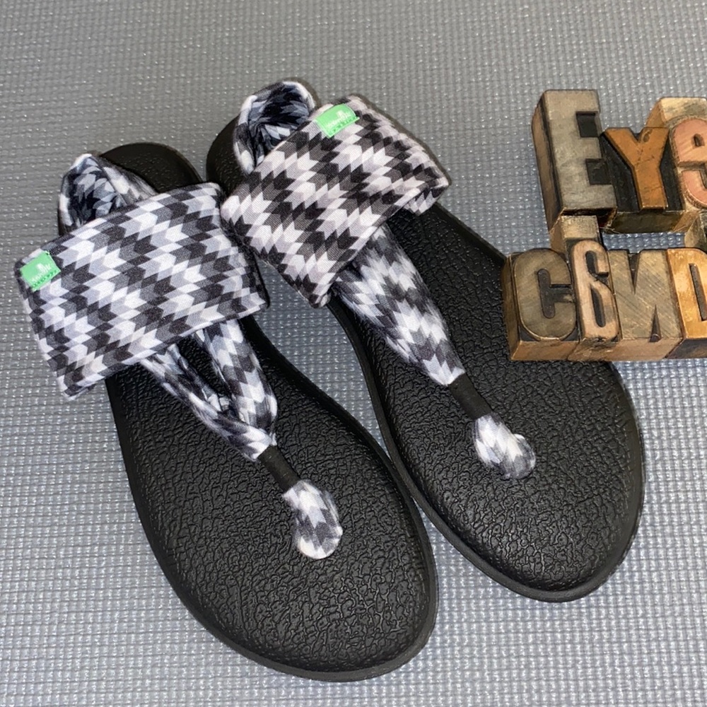 🧘♀️SANUK Women’s ‘Sling 2’ Yoga Sandals in Black & Gray Geometric Print